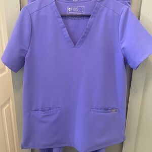 Figs Boxy Relaxed Purple Short Sleeve Tee and Petite jogger bottoms